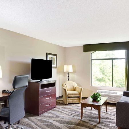 Wingate By Wyndham Raleigh Durham / Airport Exterior foto