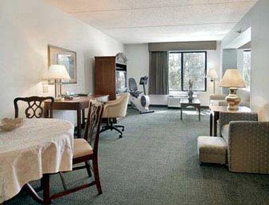 Wingate By Wyndham Raleigh Durham / Airport Exterior foto